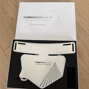 CurrentBody Skin Infrared LED Light Neck & Decolletage Mask Open Box